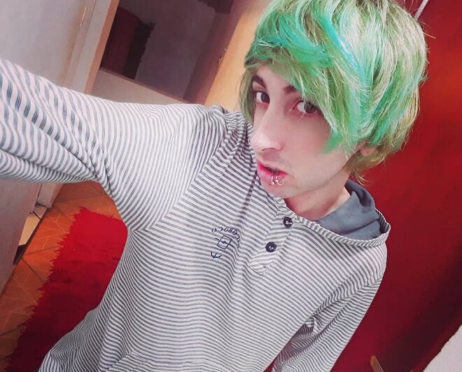 Mint Emo Hairstyles for Guys